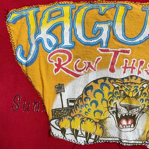 Vintage Jaguars Run this town red tee - Picture 11 of 17